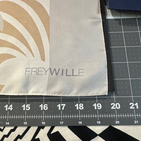 Nibrare  FreyWille  Silk scarf: /  Gavroche Magic Sphinx - Picture 5 of 9